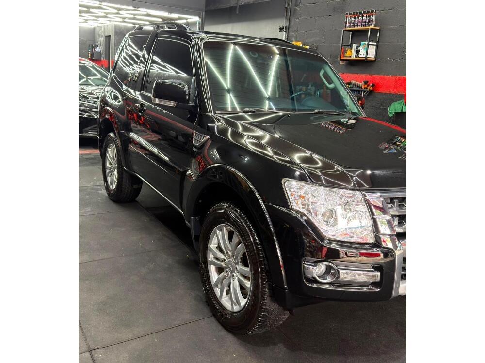 Mitsubishi Pajero Full