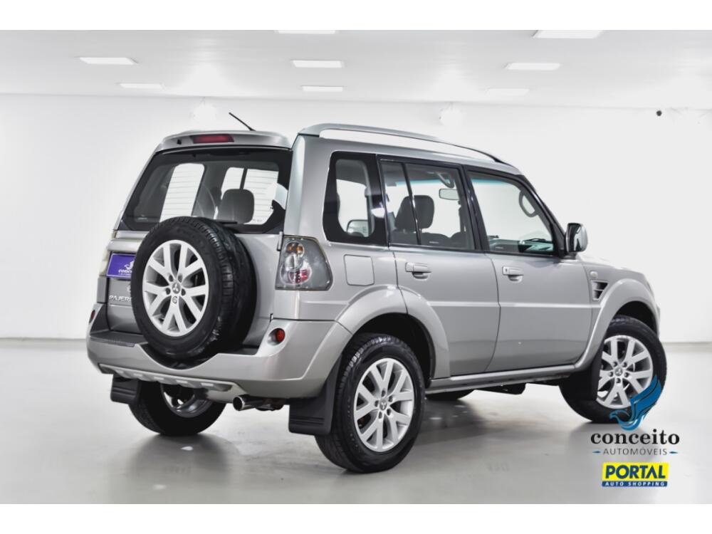 Mitsubishi Pajero TR4