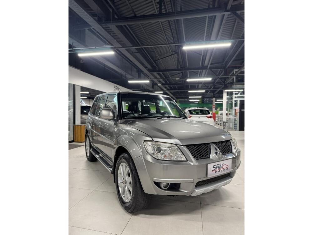 Mitsubishi Pajero TR4