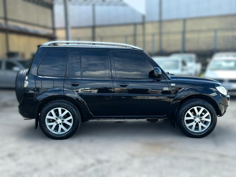 Mitsubishi Pajero TR4