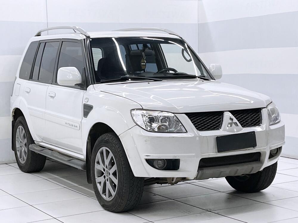 Mitsubishi Pajero TR4