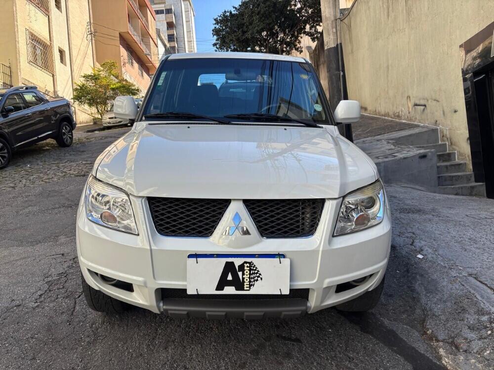 Mitsubishi Pajero TR4