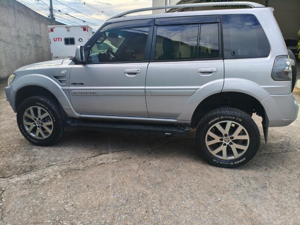 Mitsubishi Pajero TR4
