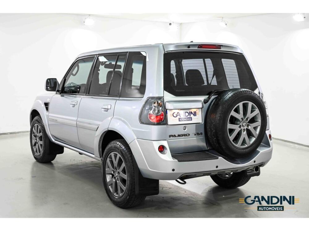 Mitsubishi Pajero TR4