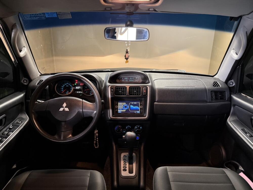 Mitsubishi Pajero TR4