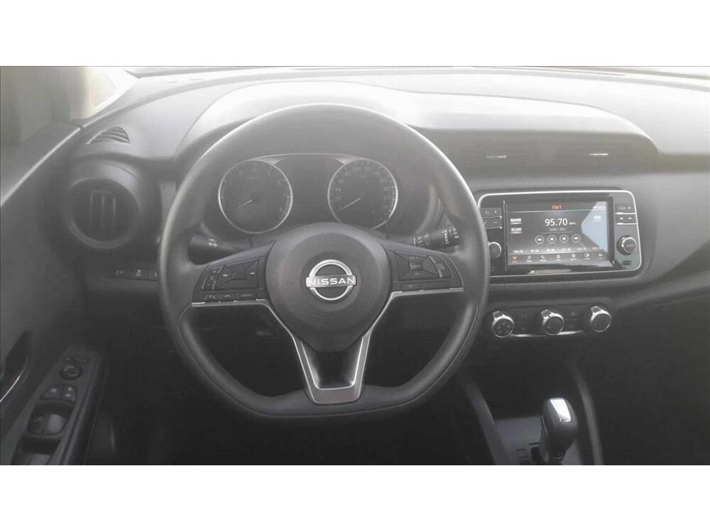 Nissan Kicks Play