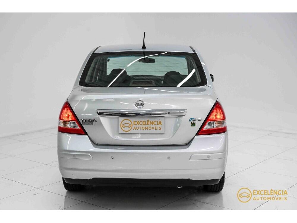 Nissan Tiida Sedan