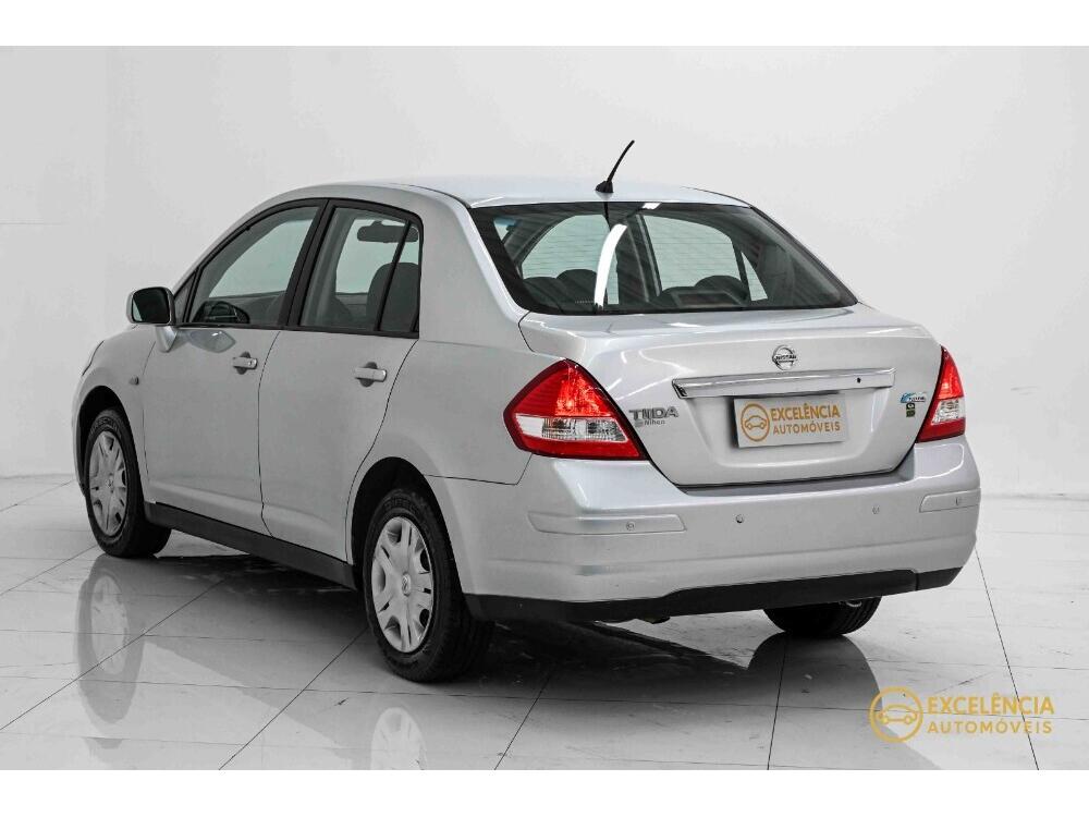Nissan Tiida Sedan