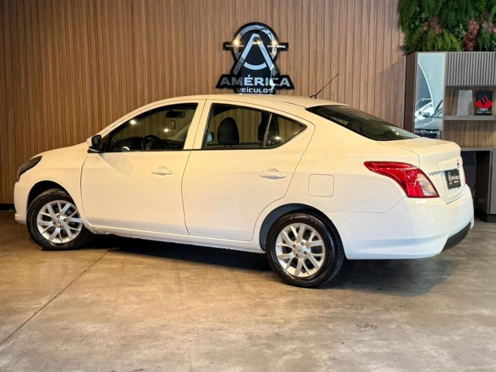Nissan Versa
