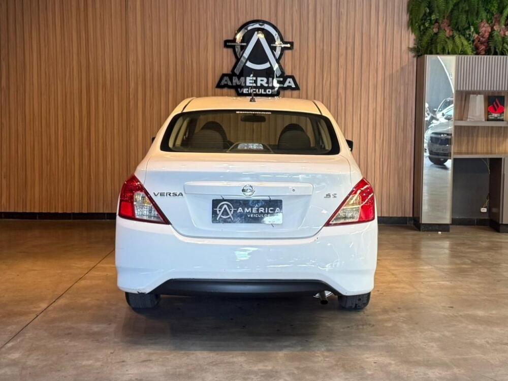 Nissan Versa