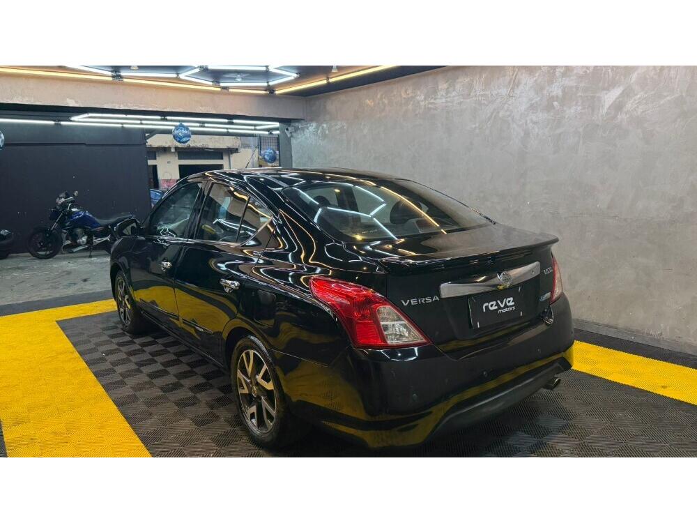 Nissan Versa