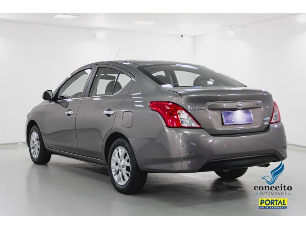 Nissan Versa