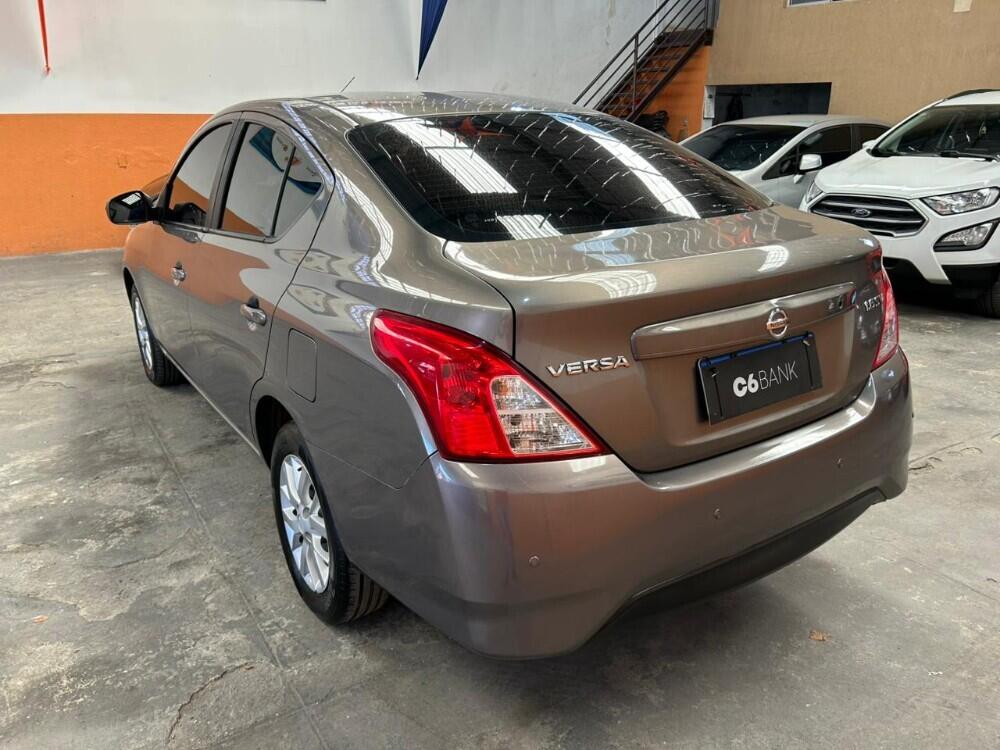 Nissan Versa