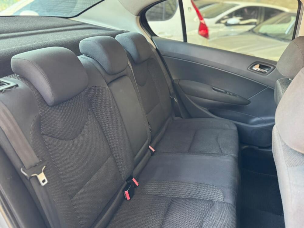 Peugeot 408