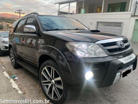 Toyota Hilux SW4 Toyota Hilux SW4