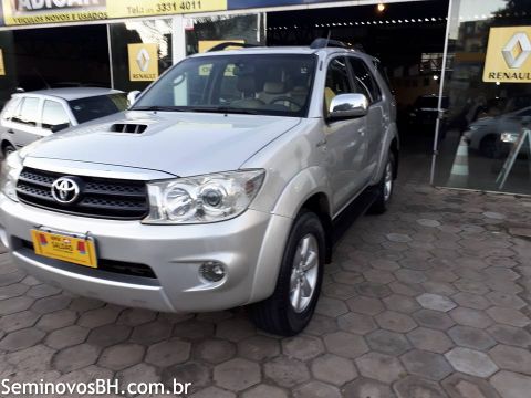 Toyota Hilux SW4 Toyota Hilux SW4