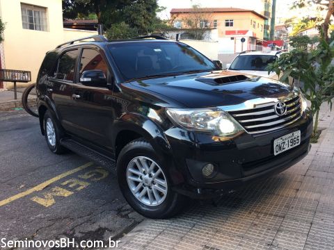 Toyota Hilux SW4 Toyota Hilux SW4