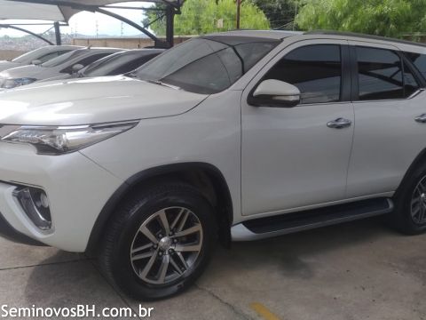 Toyota Hilux SW4 Toyota Hilux SW4