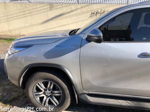 Toyota Hilux SW4 Toyota Hilux SW4