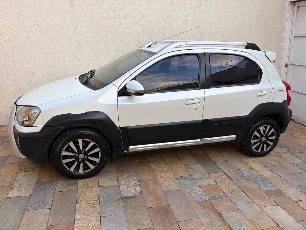 Toyota Etios Cross