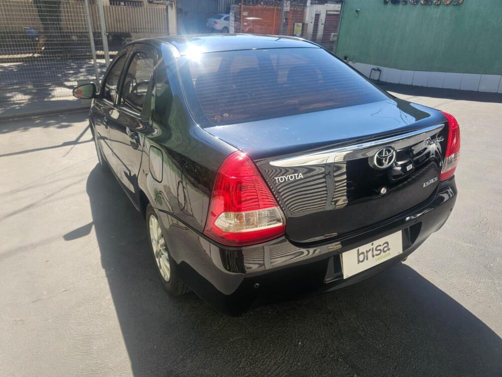 Toyota Etios Cross
