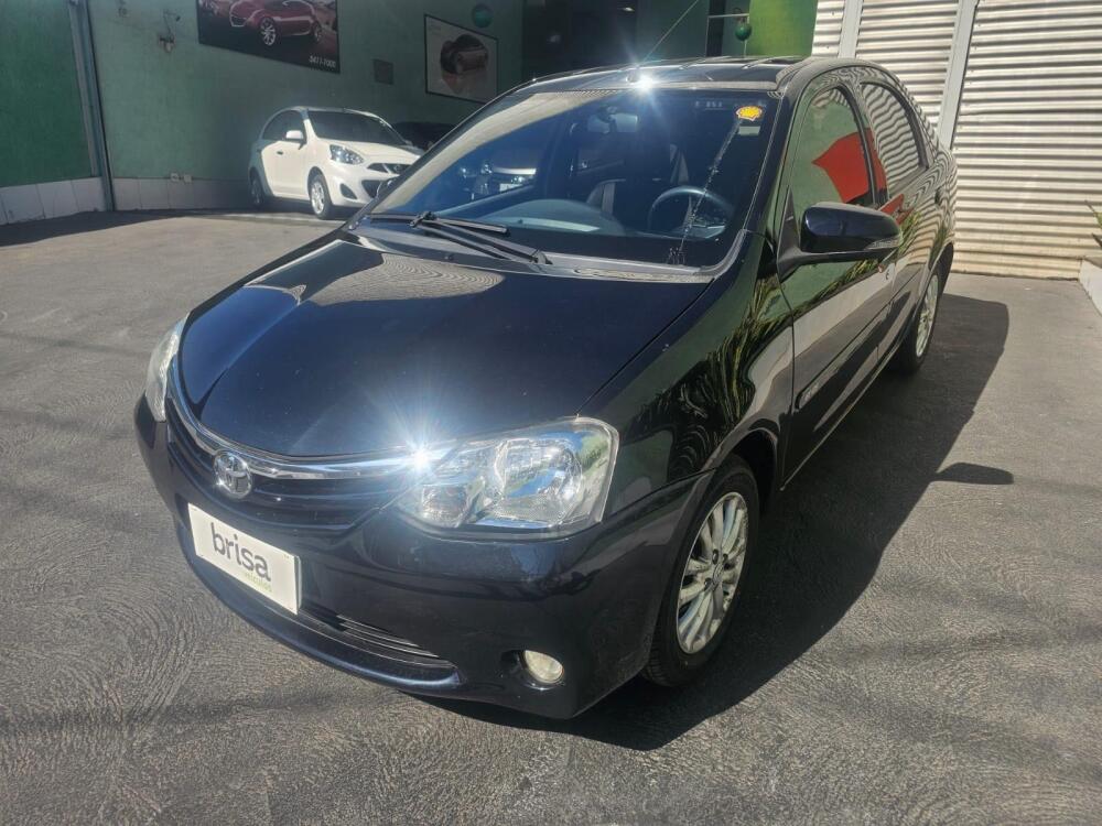 Toyota Etios Cross