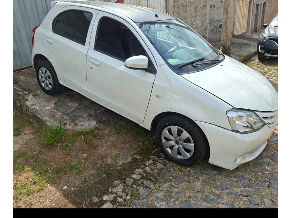 Toyota Etios Cross