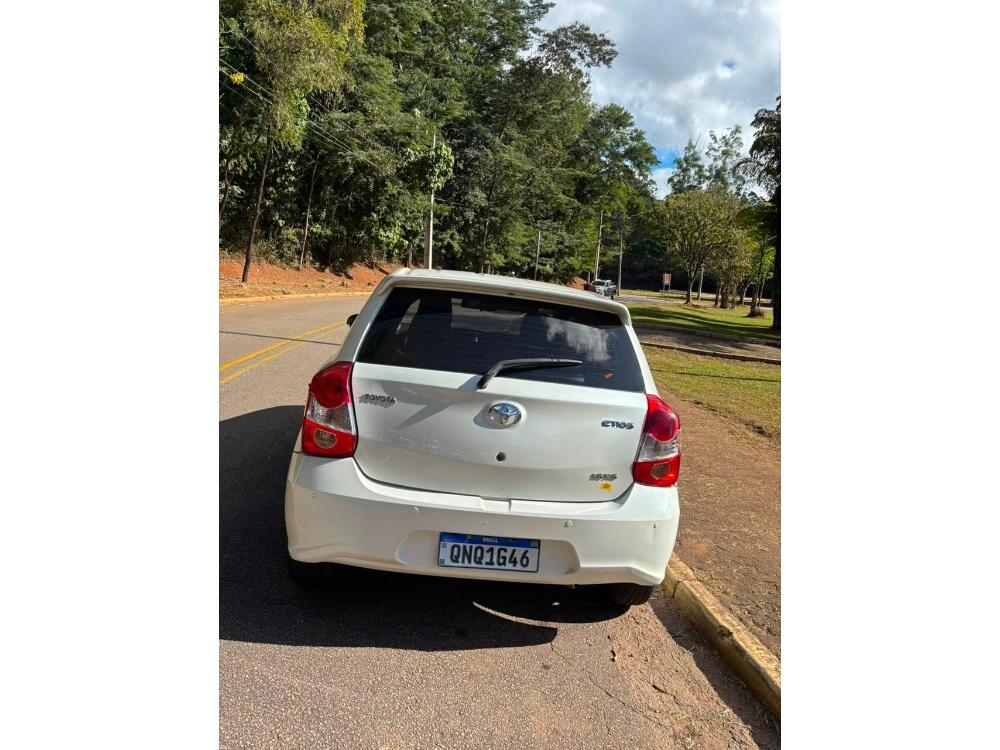 Toyota Etios Cross