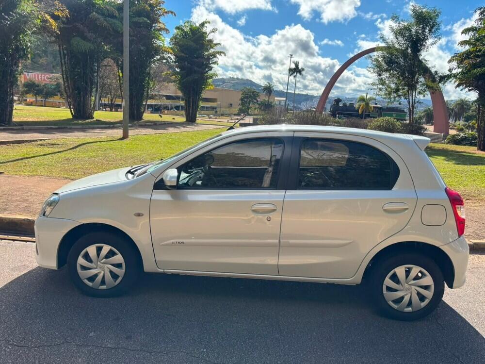 Toyota Etios Cross