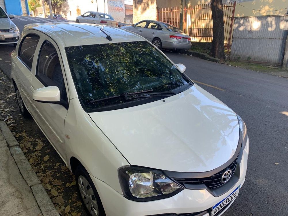 Toyota Etios Hatch 1.3 Manual 18 19 Branco - 4419572 - Belo Horizonte