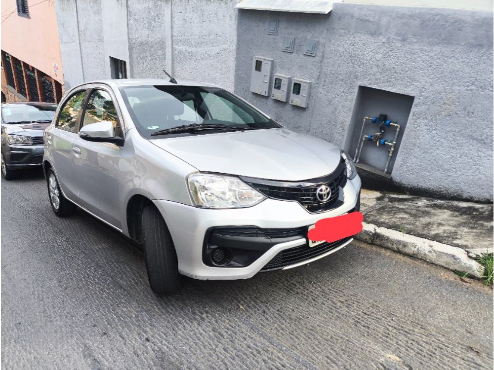 Toyota Etios Hatch 1.5 Manual 18 19 Prata - 4420449 - Nova Lima