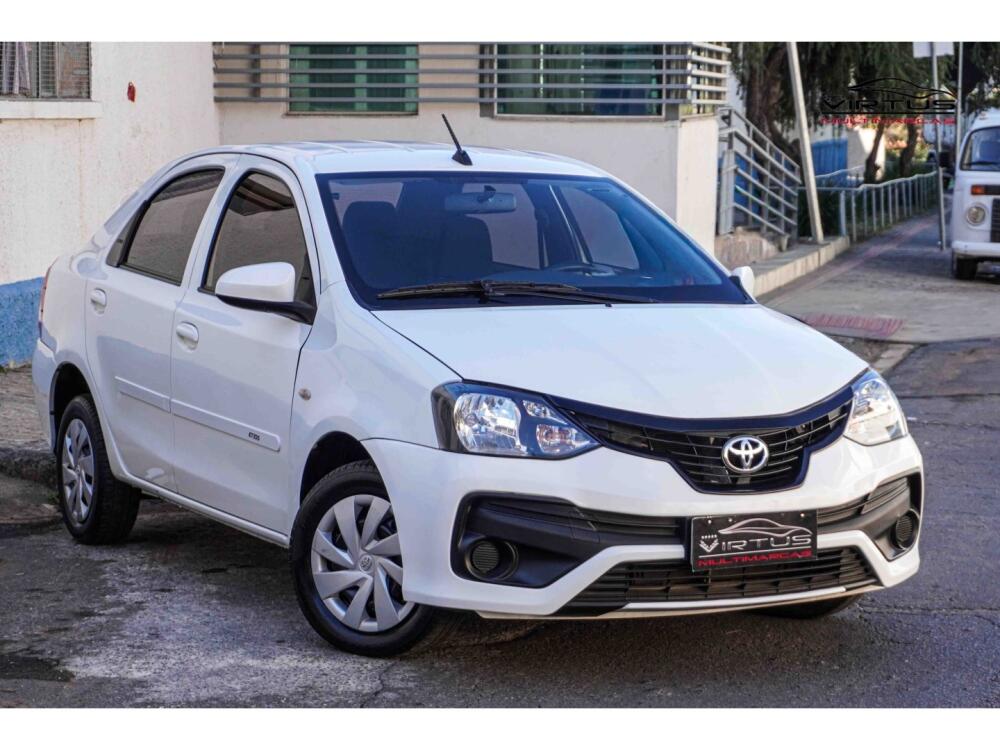 Toyota Etios Sedan 2021