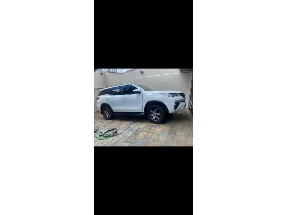 Toyota Hilux SW4