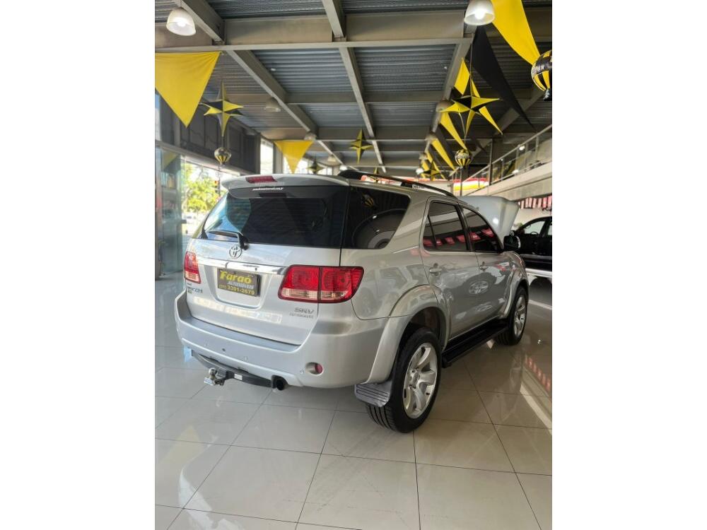 Toyota Hilux SW4