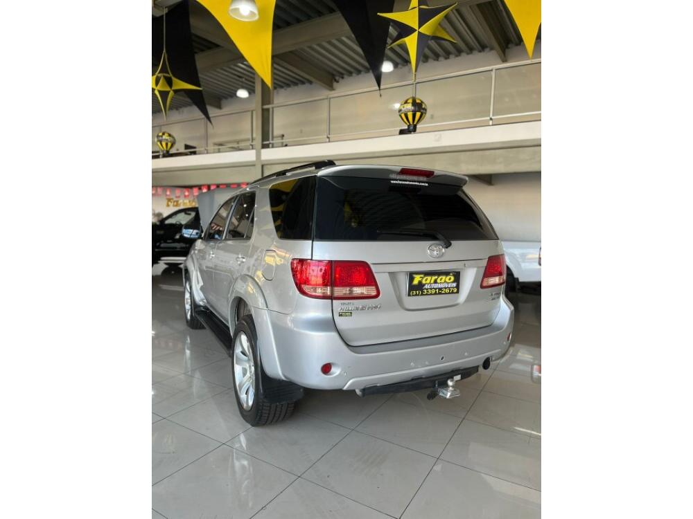Toyota Hilux SW4