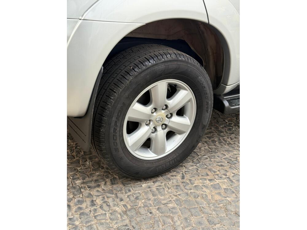 Toyota Hilux SW4