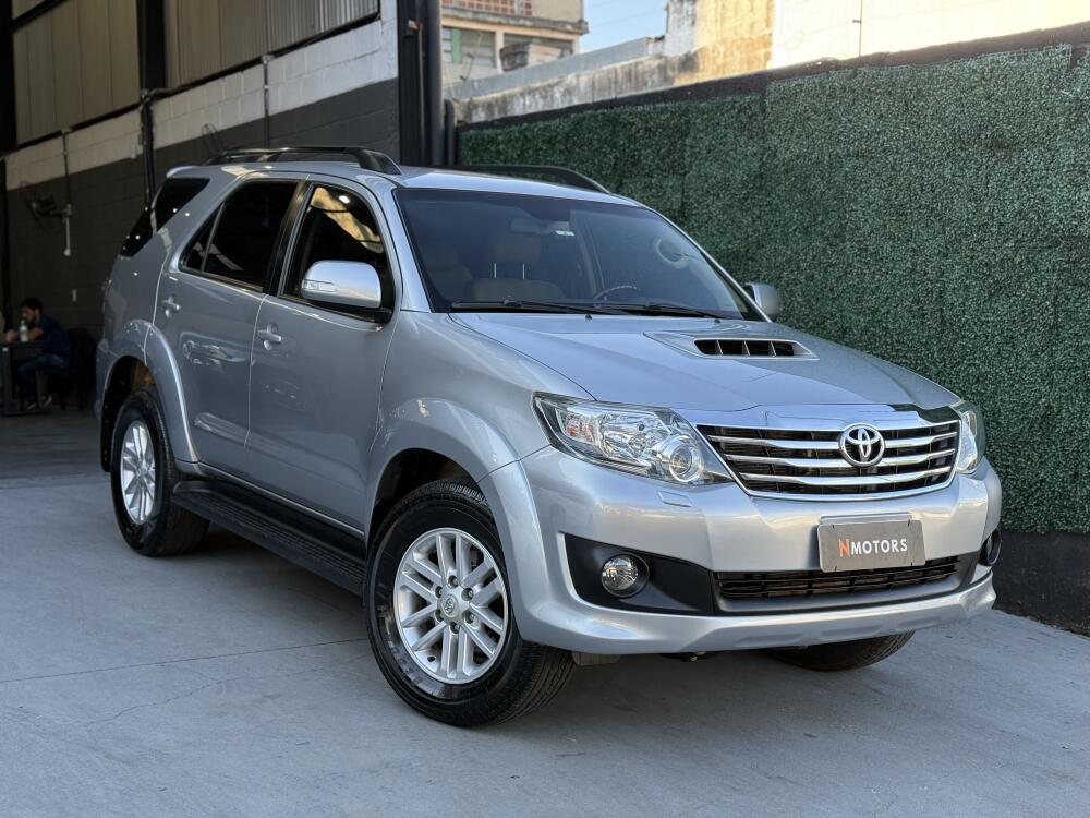 Toyota Hilux Sw4 SRV D4-D 4X4 3.0 TDI DIES. AUT 2015
