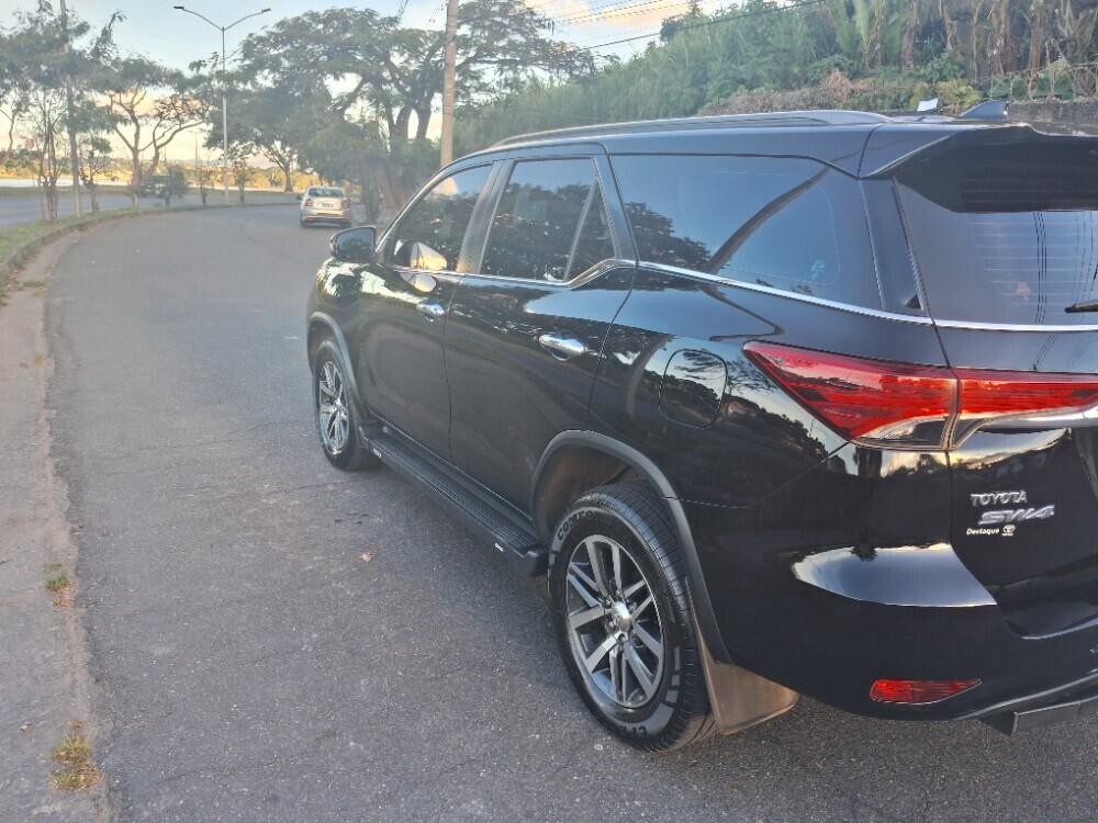 Toyota Hilux SW4