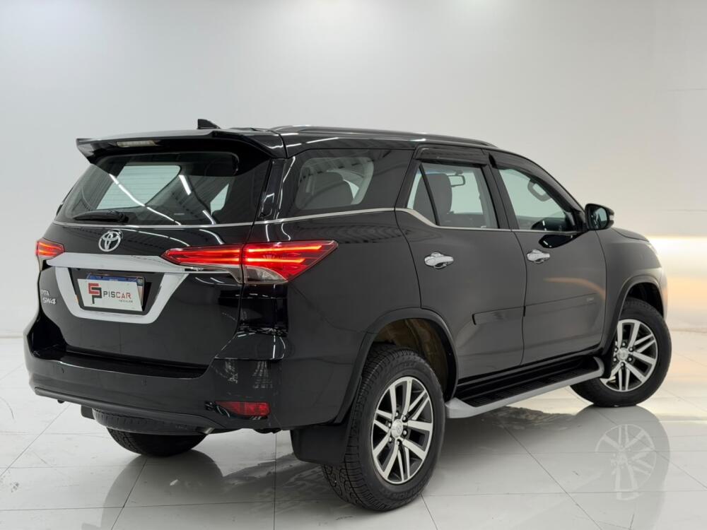 Toyota Hilux SW4