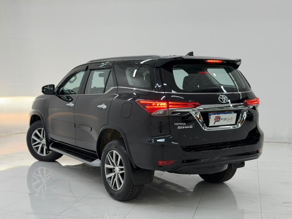 Toyota Hilux SW4