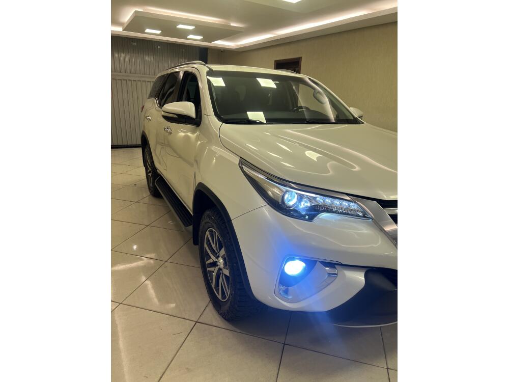 Toyota Hilux SW4