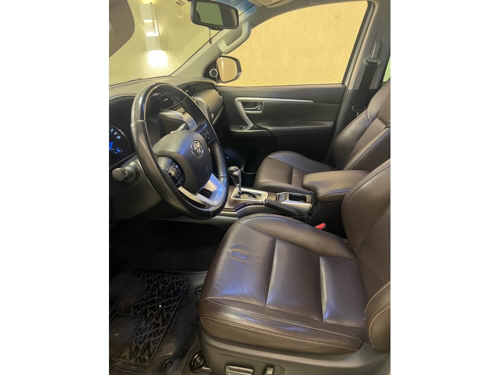Toyota Hilux SW4