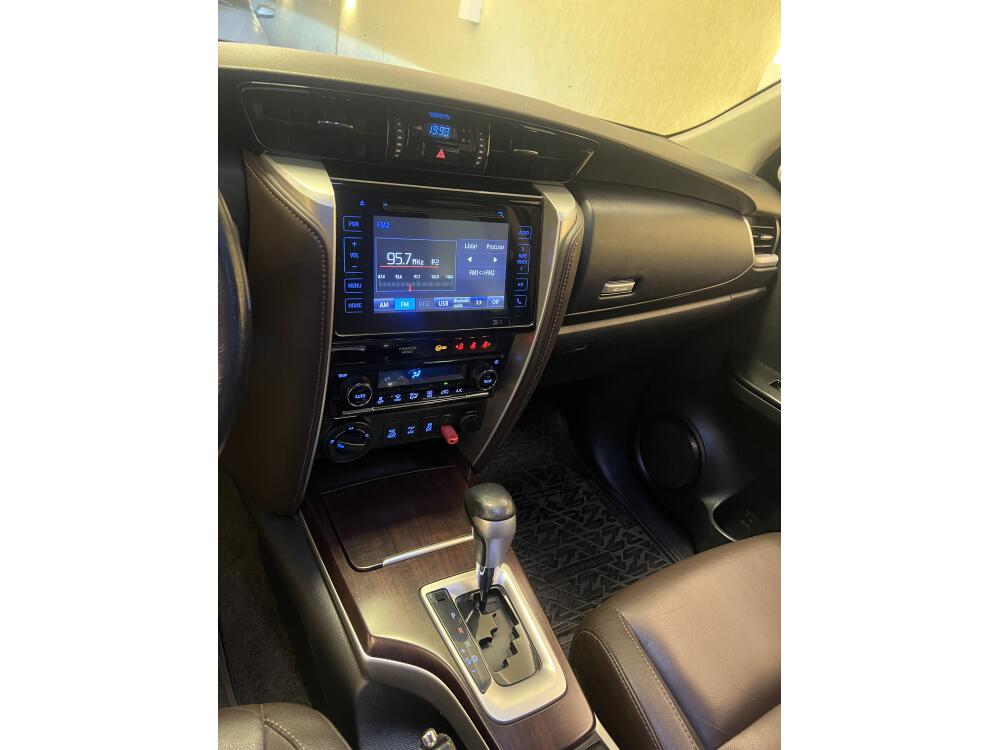 Toyota Hilux SW4