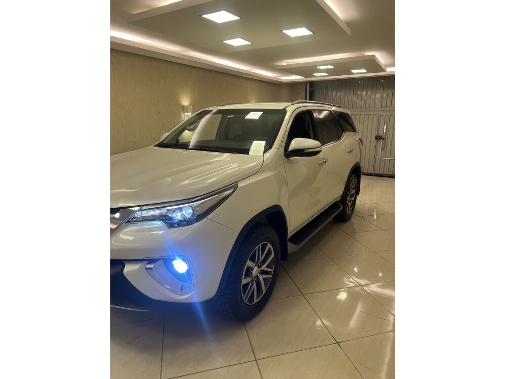 Toyota Hilux SW4