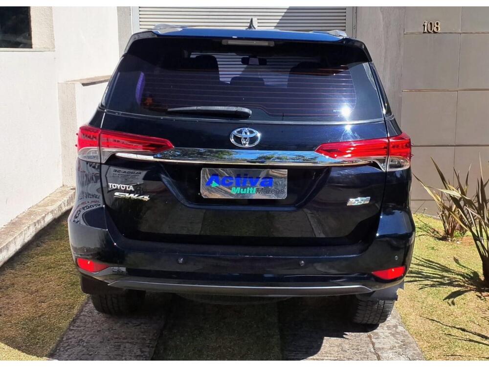 Toyota Hilux SW4