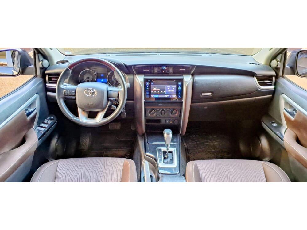 Toyota Hilux SW4
