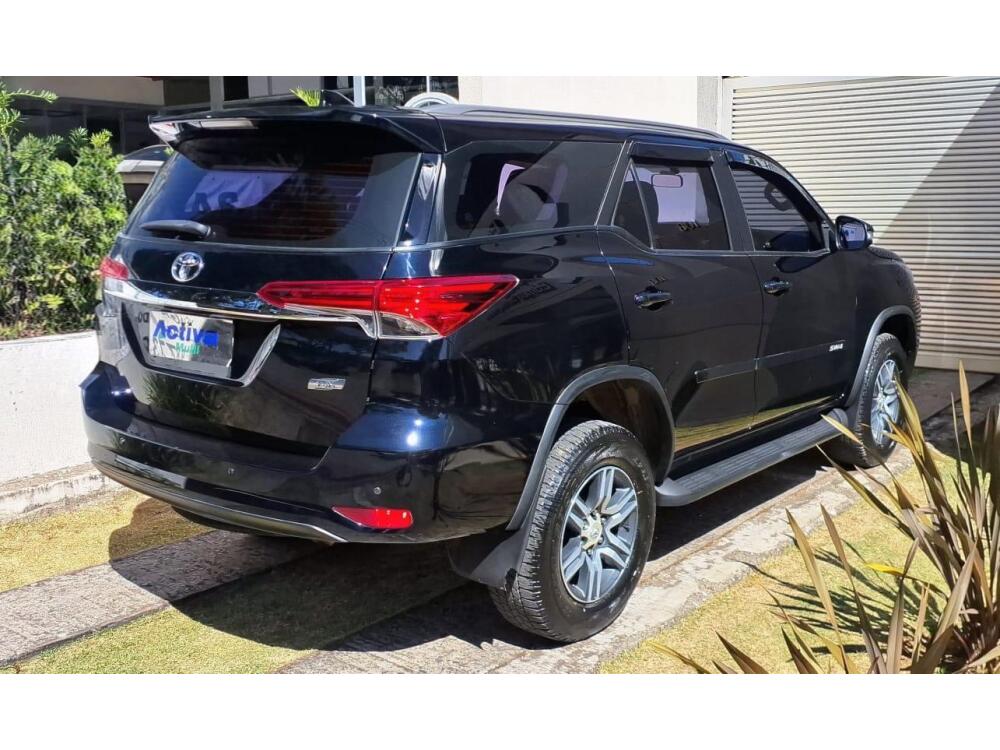 Toyota Hilux SW4