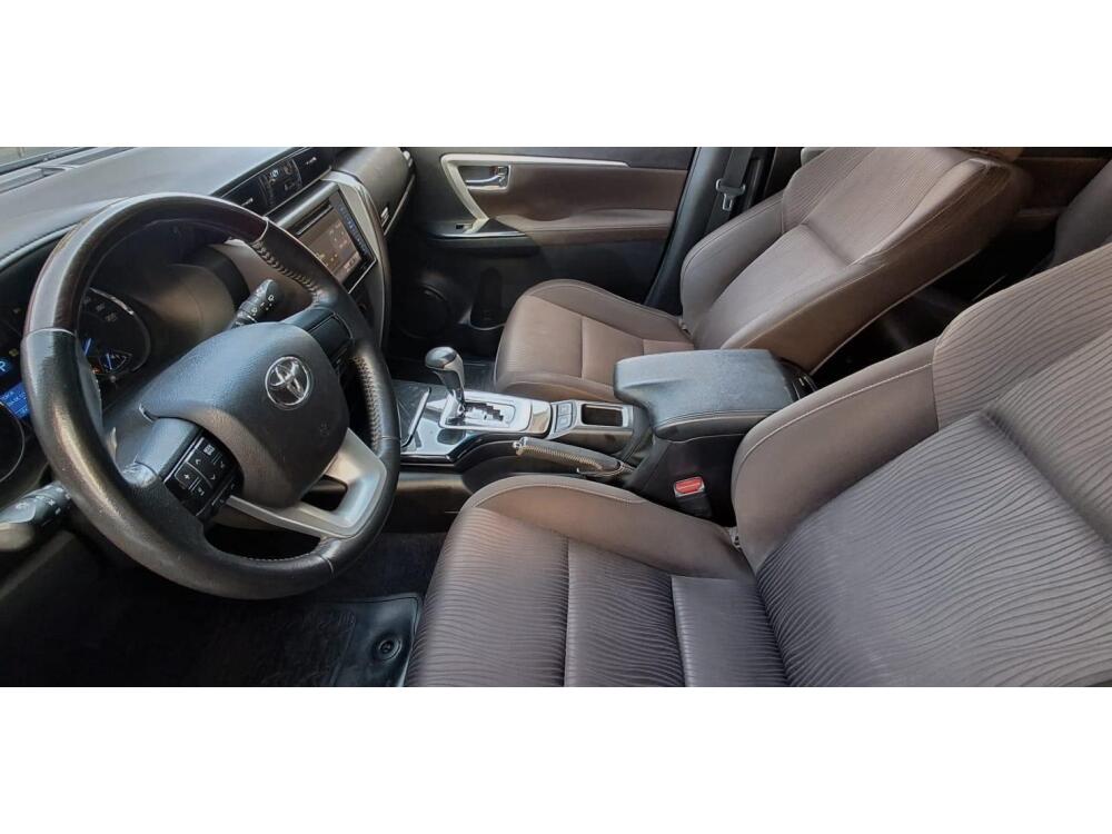 Toyota Hilux SW4