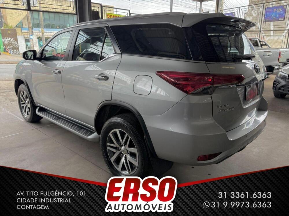 Toyota Hilux SW4