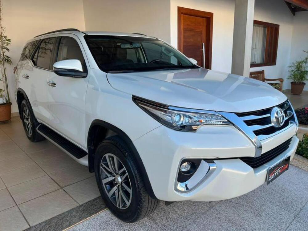 Toyota Hilux SW4
